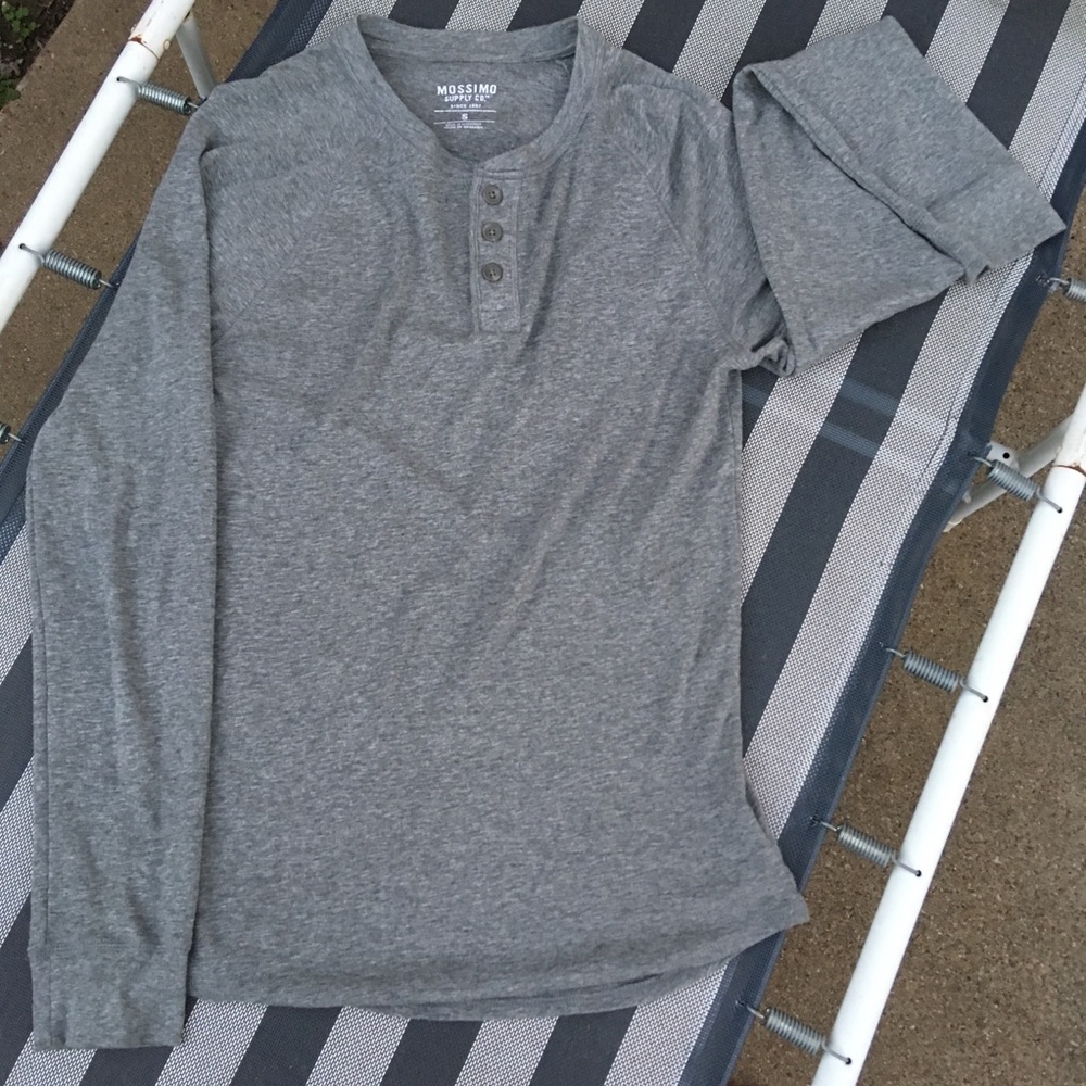 Men’s Mossimo Gray Long Sleeve Henley, Size Small